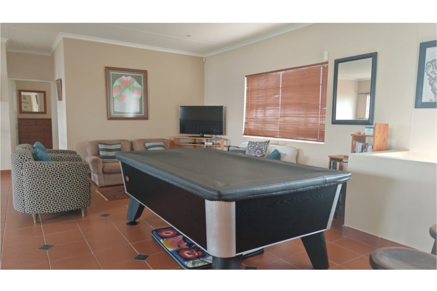6 Bedroom Property for Sale in Vaaldam SH Free State